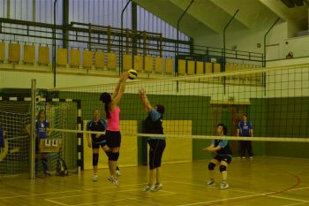 Rot-Weiß III sorgte zu dritt auf Feld I für Stimmung und tollen Kampfvolleyball.