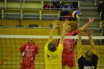 Alexander Jacob griff seit langem wieder für Rot-Weiß ins Volleyballgeschehen ein.